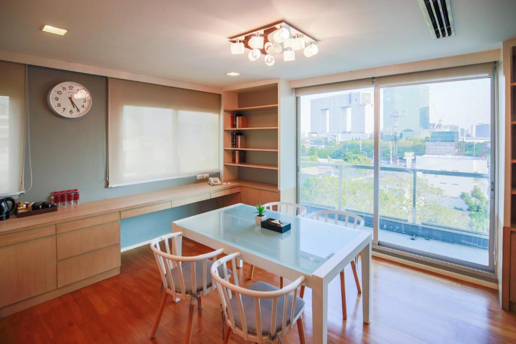 Сьюит (Executive Room # 805), Отель Northgate