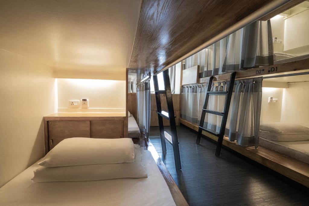 Номер (Односпальная кровать в общем номере для мужчин и женщин), 3Howw Hostel @ Sukhumvit 21