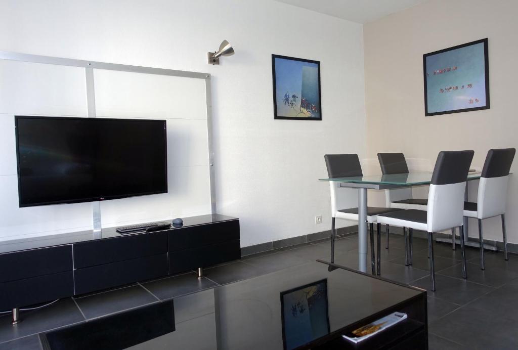 Le Palais - Appartement au centre ville avec parking privé