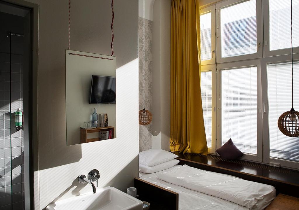 Одноместный (Уютный одноместный номер), Michelberger Hotel