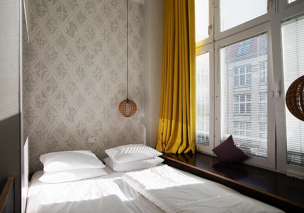 Двухместный (Небольшой двухместный номер с 1 кроватью), Michelberger Hotel