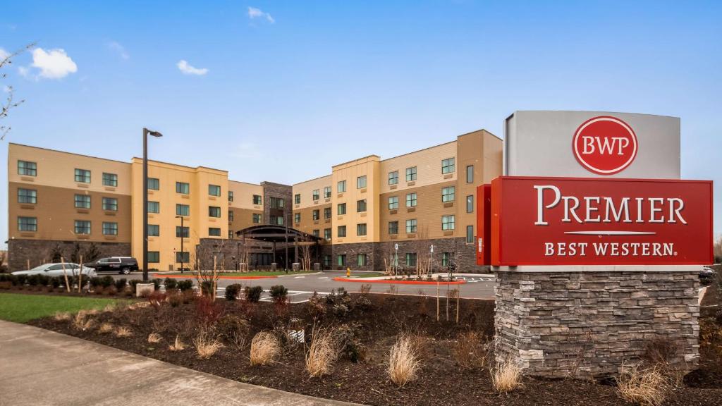 Best Western Premier Hotel at Fisher's Landing image