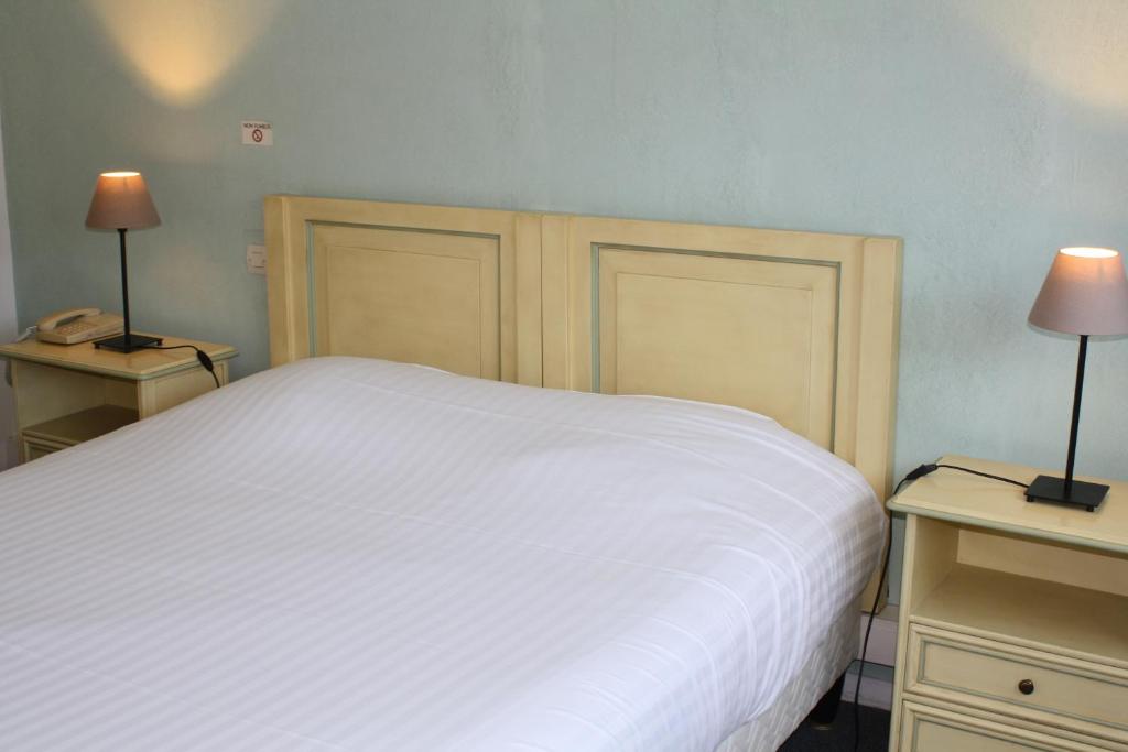 Logis Hotel du Midi - 화장실