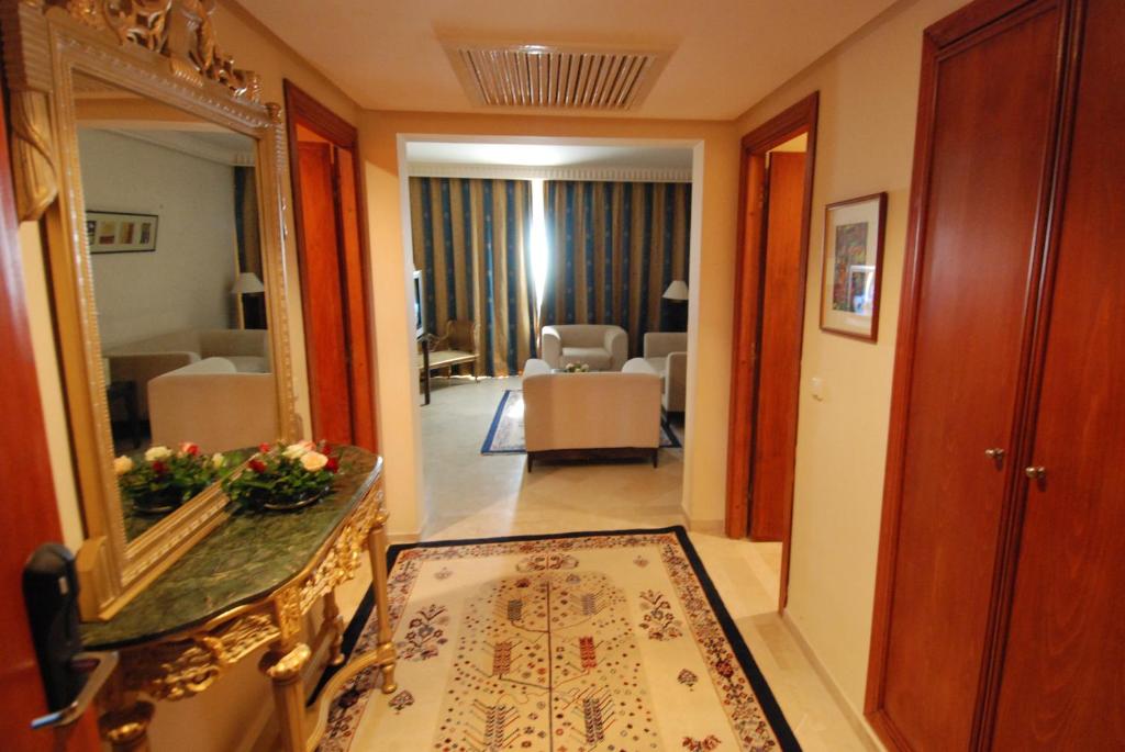 Сьюит (Полулюкс), Отель Alhambra Thalasso - Warwick Hotels