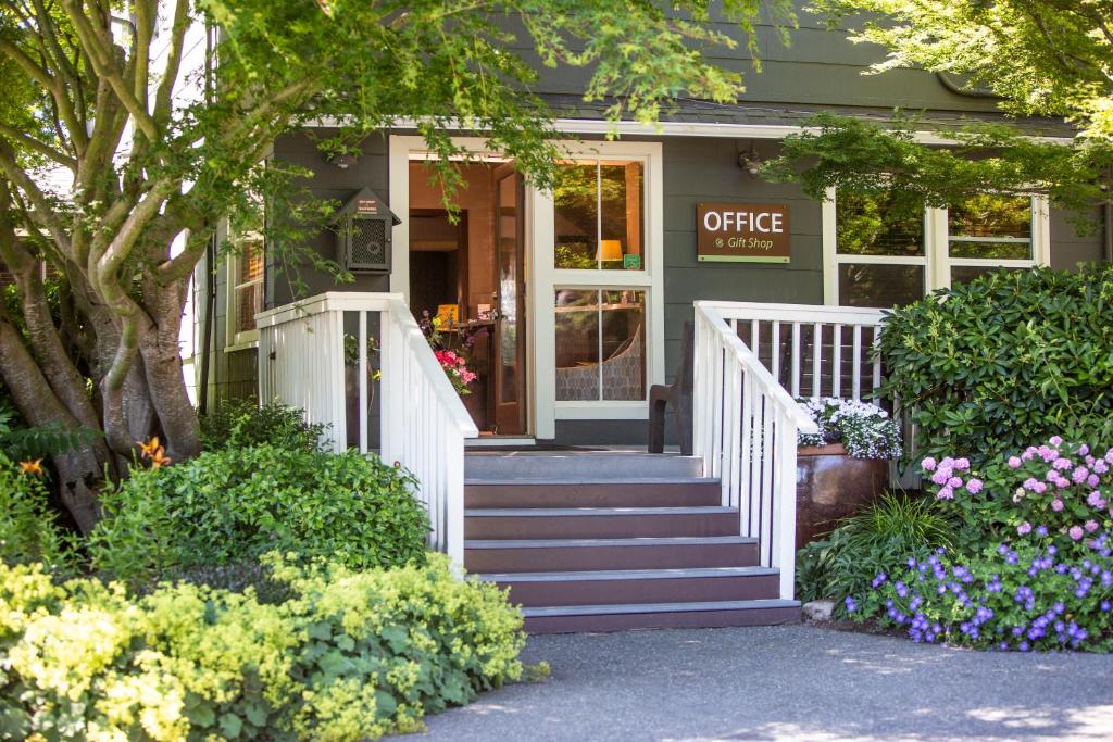 Earthbox Inn & Spa image