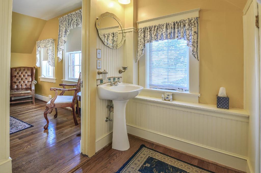 Cedars of Williamsburg Bed & Breakfast photo 1