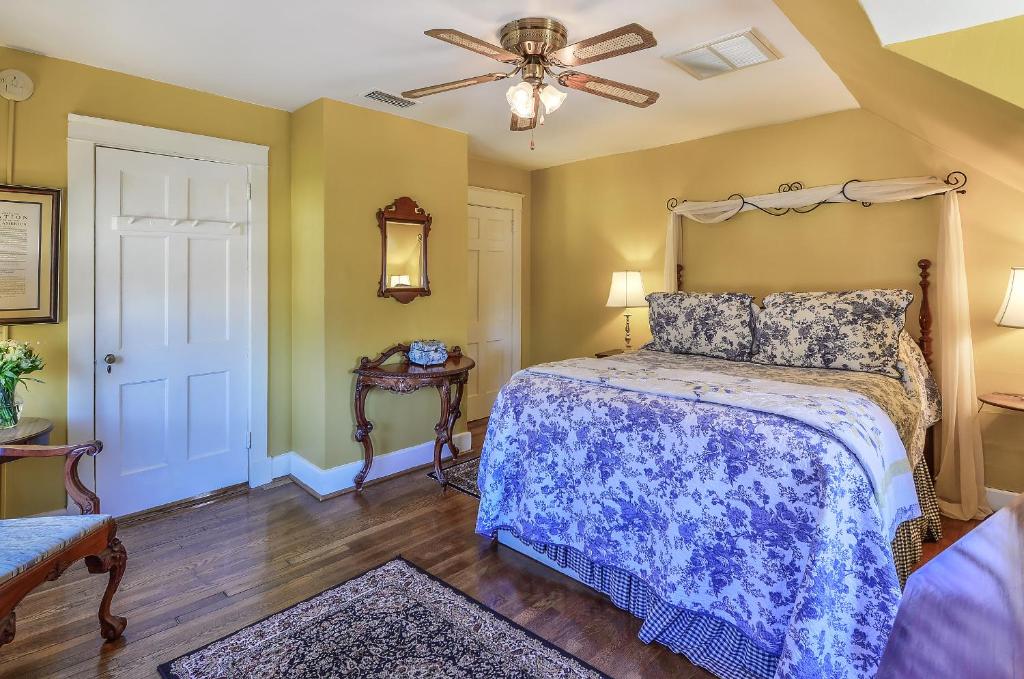 Cedars of Williamsburg Bed & Breakfast photo 2