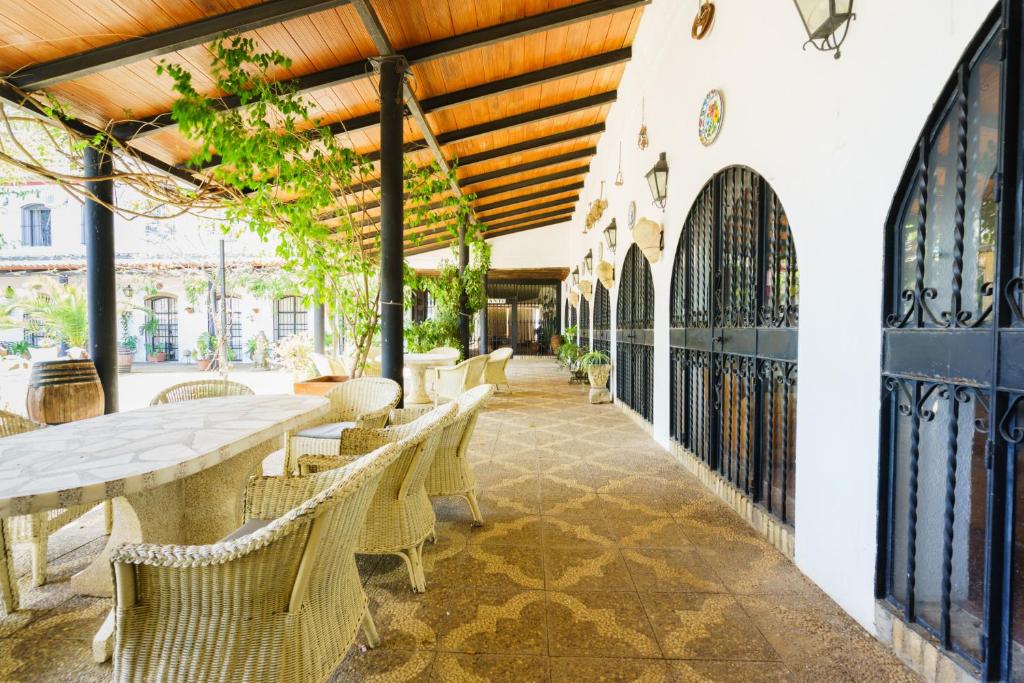 OYO Hotel Las Cumbres - Tap to explore photos