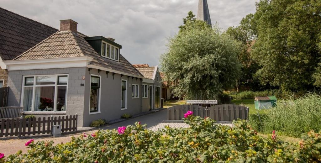 Vakantiehuisje Smoek Holwerd, aan de Waddenzee photo 1