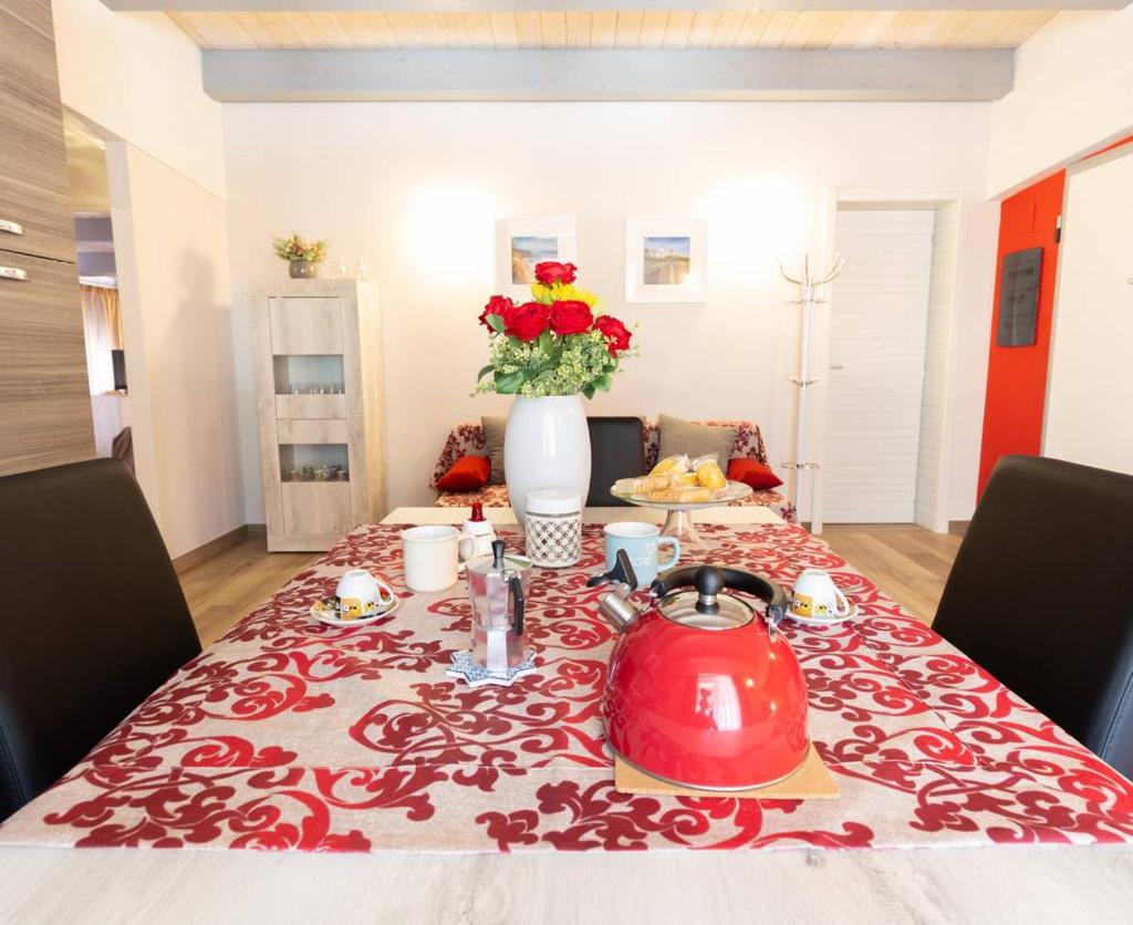 Il Sopracciglio Suites - Red Suite photo 3