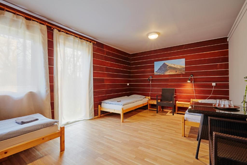 Номер (Коттедж с 2 спальнями), Route E58 - Camp Košice