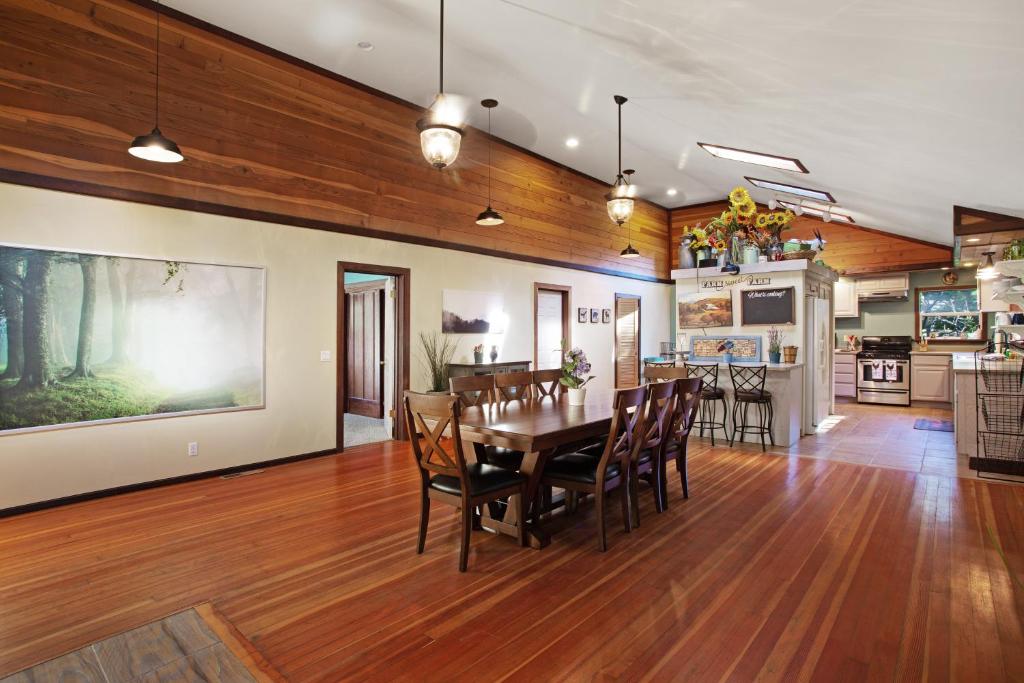 Fort Bragg Farmhouse photo 4