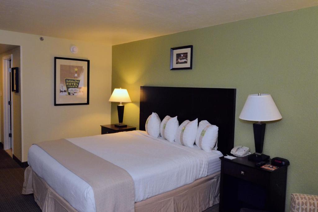 Holiday Inn - Fort Myers - Downtown Area, an IHG Hotel photo 4