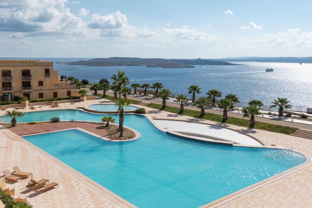 Harbour Views Duplex Maisonette with Jacuzzi Hot tub photo 3