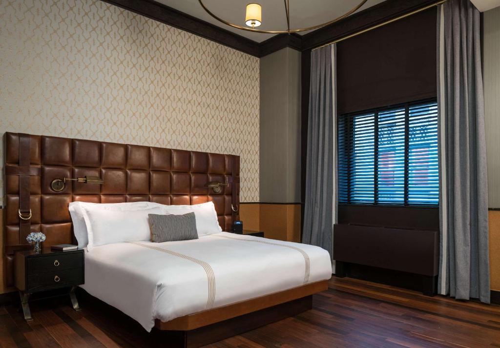 Сьюит (Люкс с кроватью размера «king-size»), Gild Hall - A Thompson Hotel