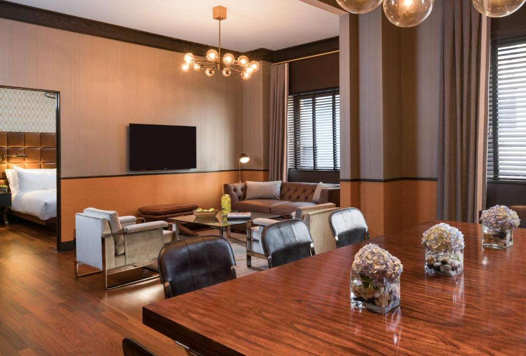 Сьюит (Улучшенный люкс), Gild Hall - A Thompson Hotel