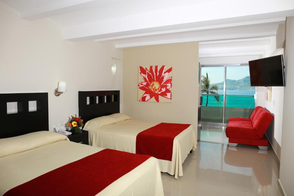 Las Flores Beach Resort photo 4