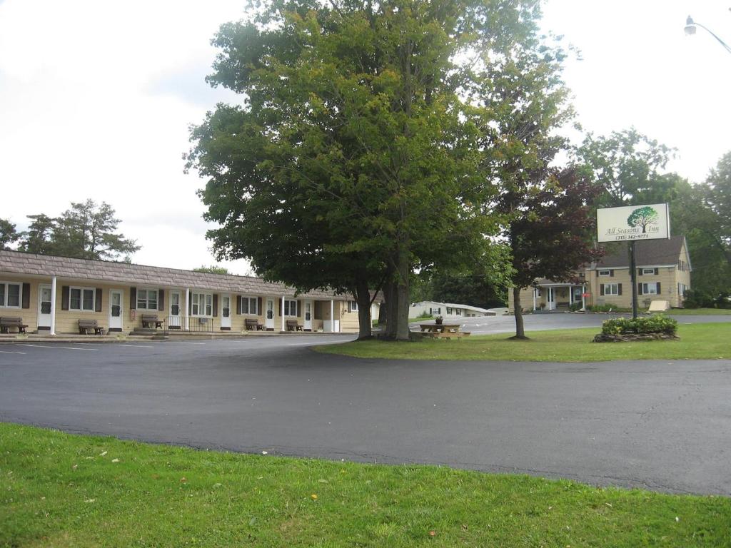 All Seasons Inn Corp image