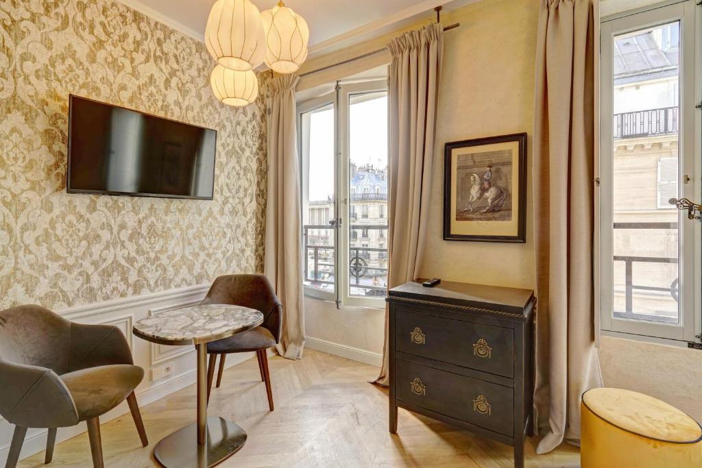 Апартаменты (Апартаменты-студио с видом на город в доме № 44), Apartments Du Louvre