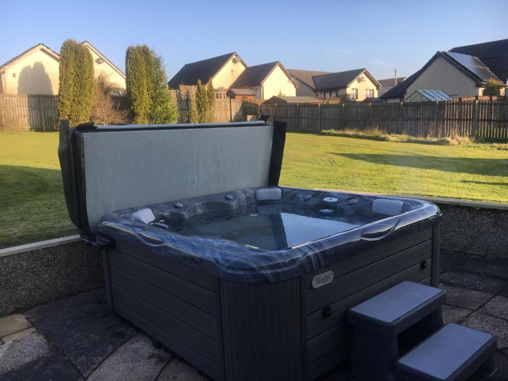 Pippin, Tranquil Scottish Cottage with Hot Tub photo 2