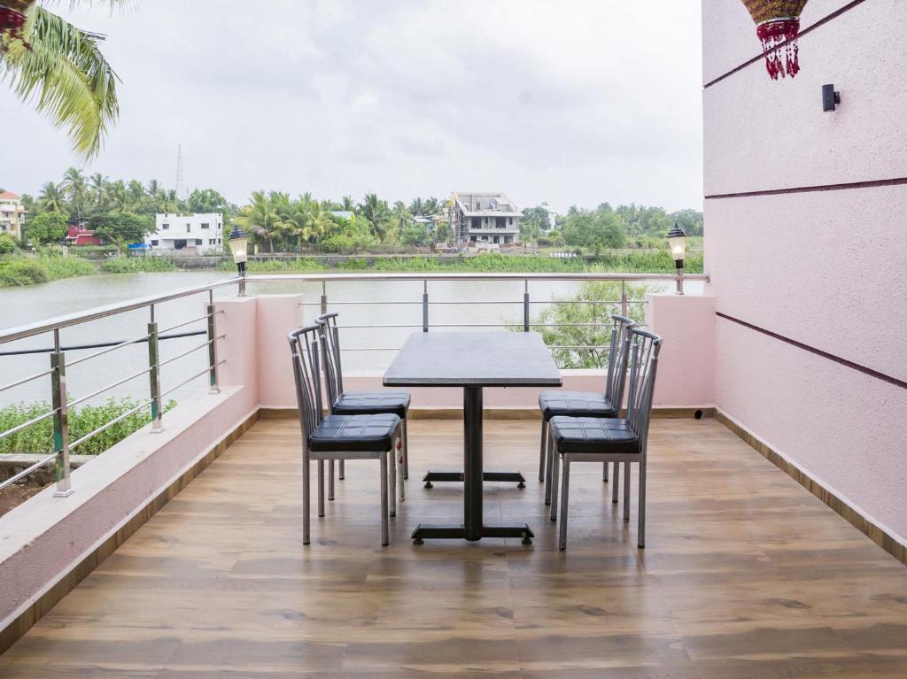 Lotus The Lake View Resort photo 4