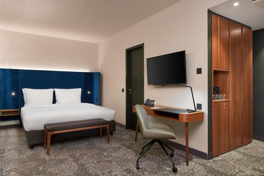 Сьюит (Номер-студио с балконом), Hyperion Hotel München