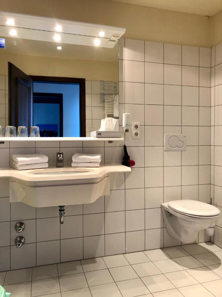 Двухместный (Двухместный номер с балконом и видом на город), Hotel Schöne Aussicht