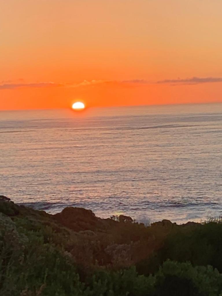 House Silver Ocean - Ocean Front Guest House photo 2