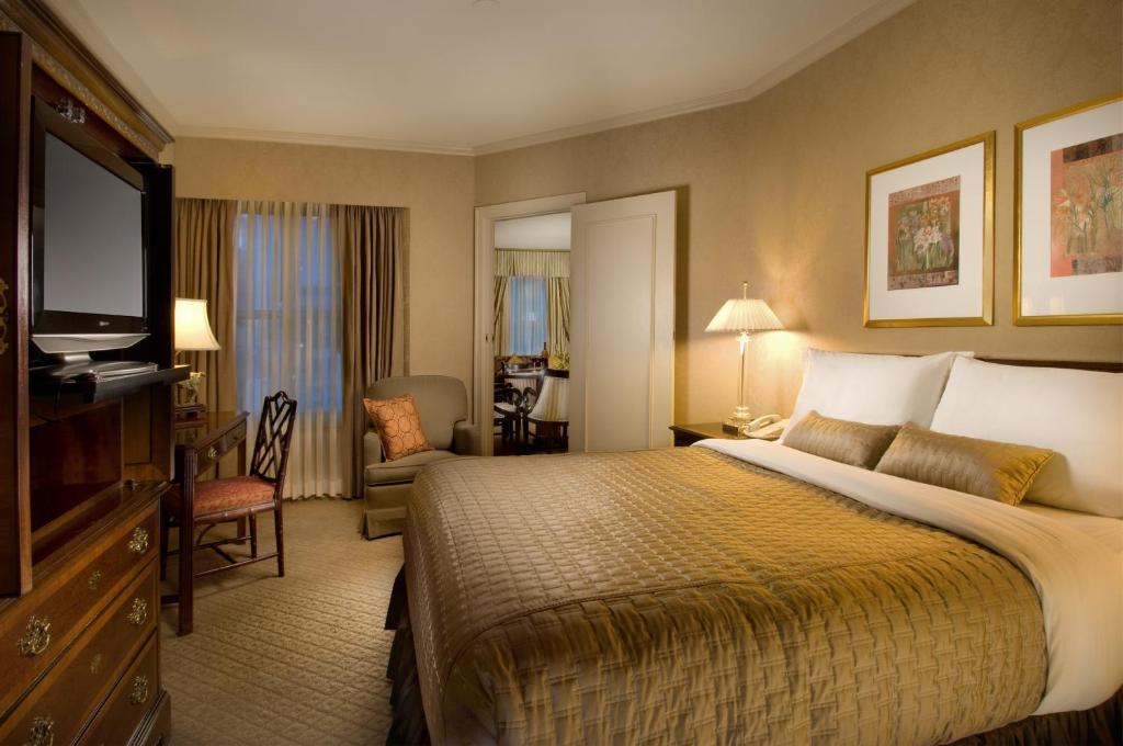 Семейный (Представительский люкс с кроватью размера «queen-size»), Mayflower Park Hotel