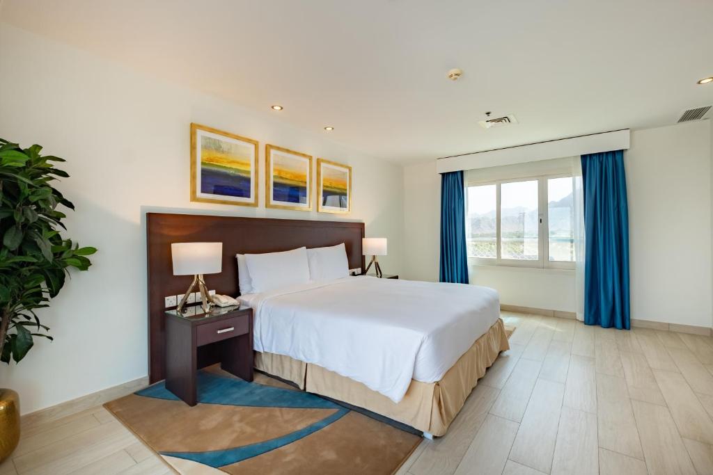 Сьюит (Гранд-Люкс с видом на океан), Курортный отель Radisson Blu Resort, Fujairah