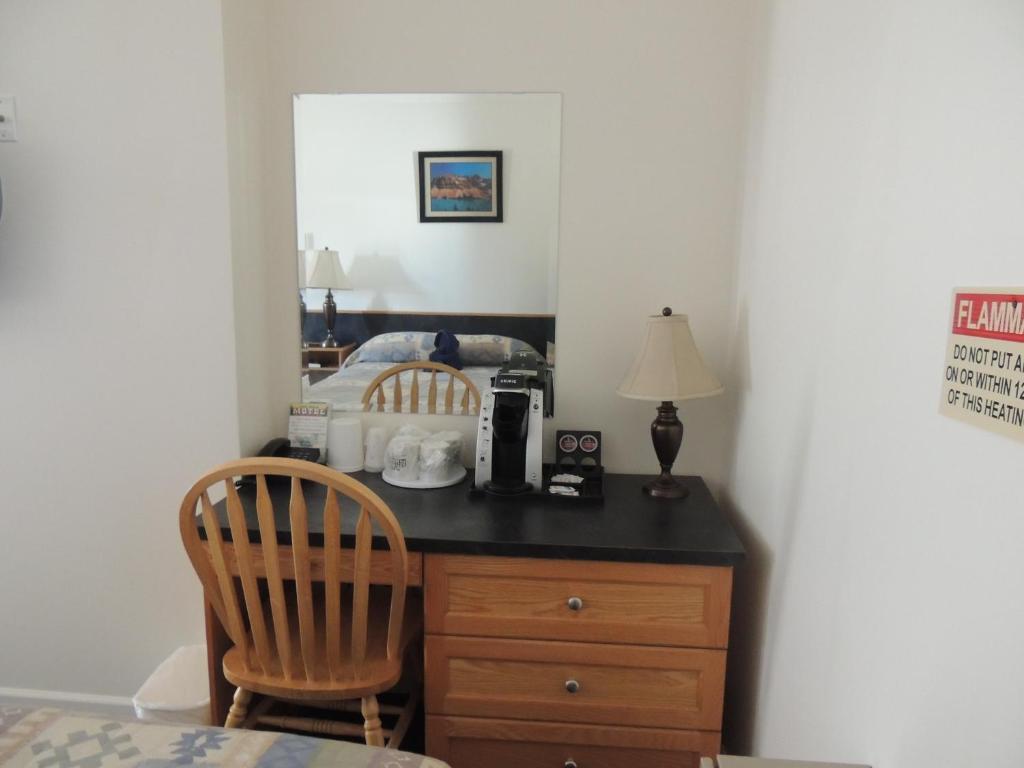 100 Mile Motel & RV Park photo 2
