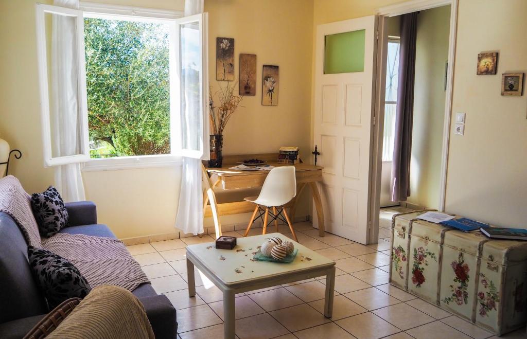 Kroussos Cottage photo 2