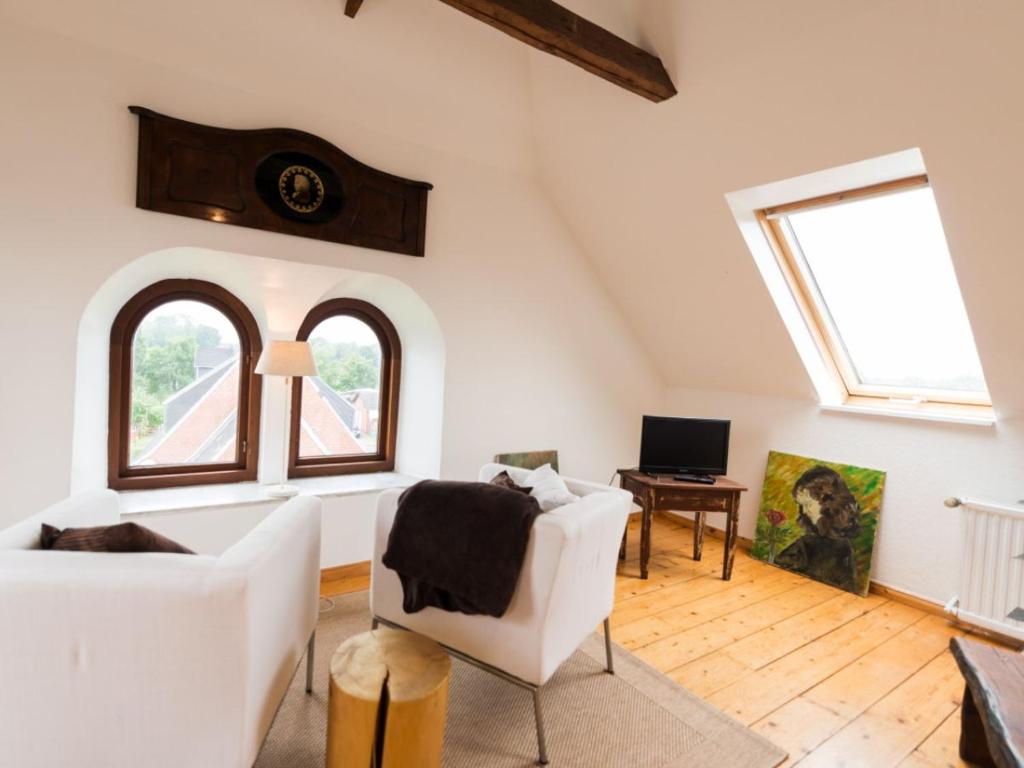 Kanalvilla - Urlaub am Nord-Ostseekanal - zwei Ferienwohnungen im Angebot- eine im Dachgeschoss und eine Wohnung mit Garten photo 4