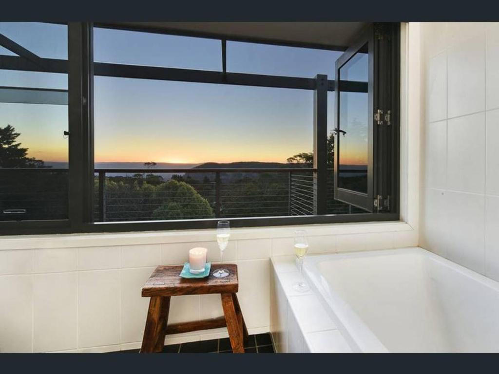 Narrow Neck Views - Peaceful 4 Bedroom Home with Stunning Views! photo 3