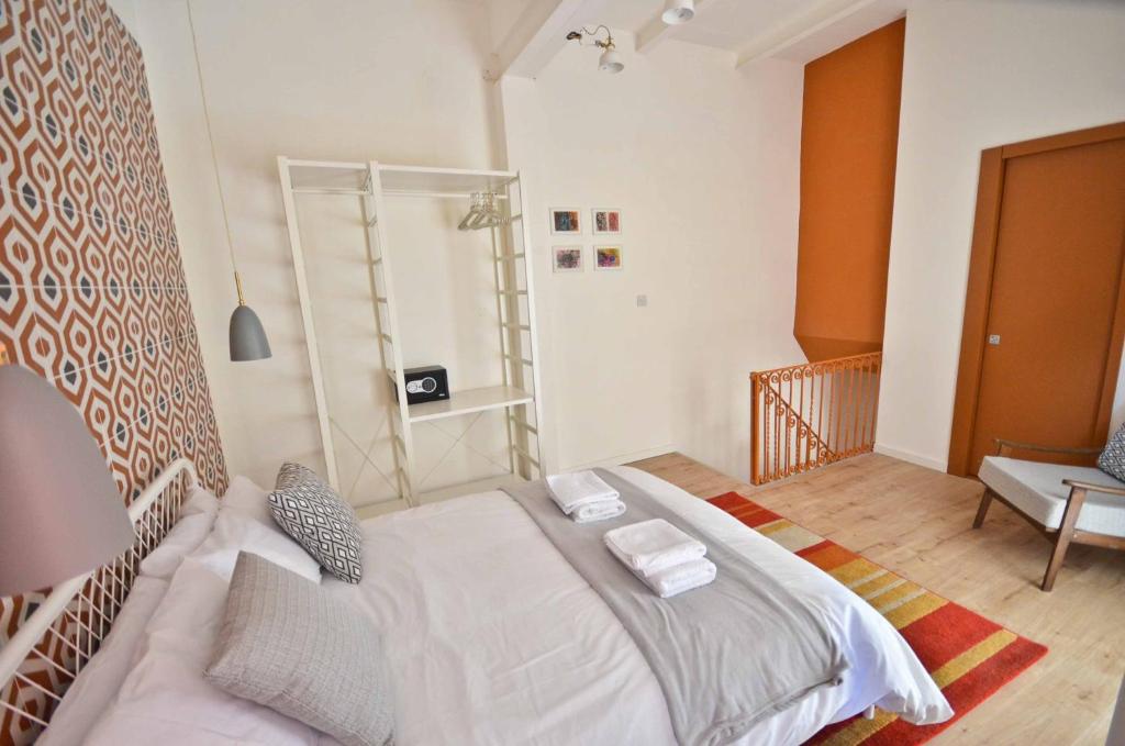 Eight Point Living 34B photo 2