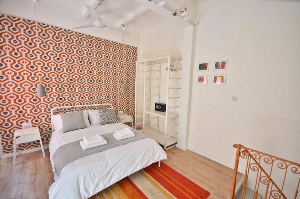 Eight Point Living 34B photo 1