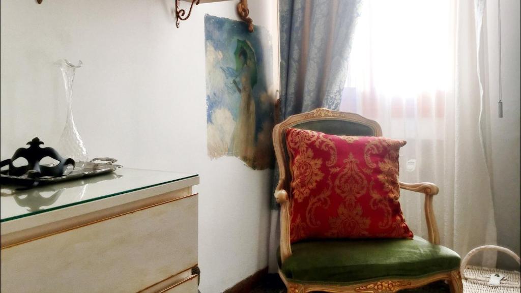 MICHELLE IN VENICE Charming Houses Room Type - Two-Bedroom Apartment