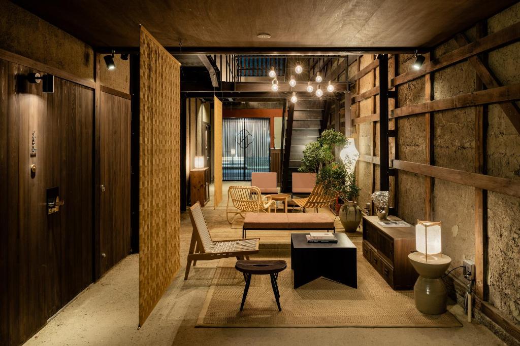 Nazuna Kyoto Gosho photo 1
