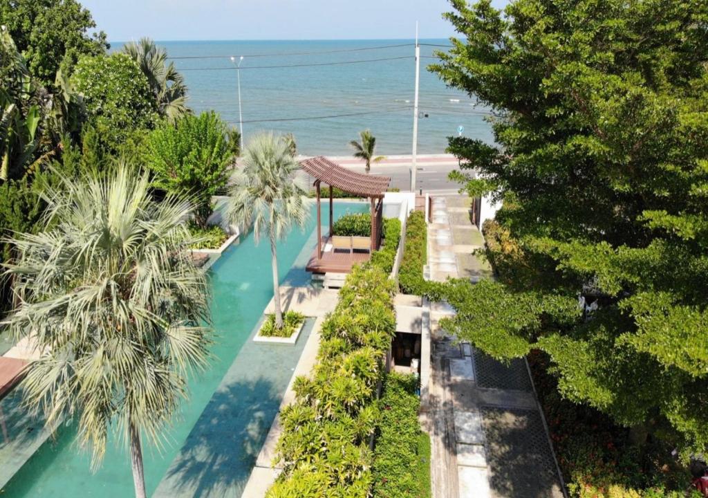 Pranaluxe Pool Villa Holiday Home photo 4