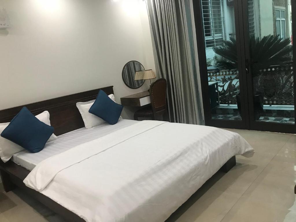 Двухместный (Номер Делюкс (для 2 взрослых и 1 ребенка)), KiM Hotel