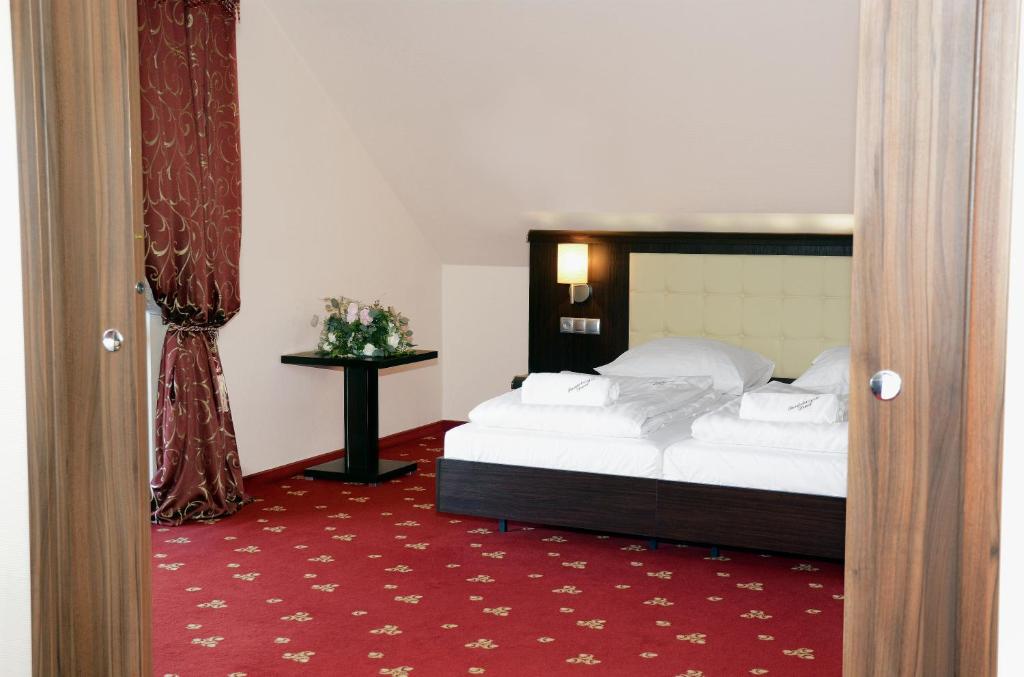 Hotel Świętokrzyski Dwór photo 2