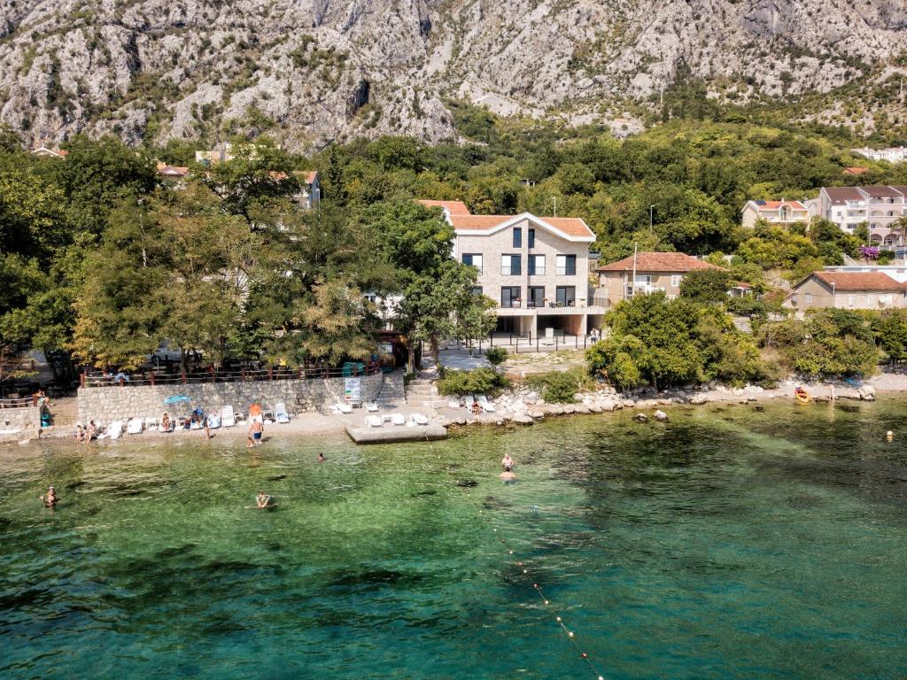 Beachfront Villa Nautica photo 4