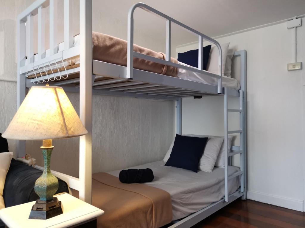 Семейный (Семейный люкс с балконом), Siam Journey Guesthouse