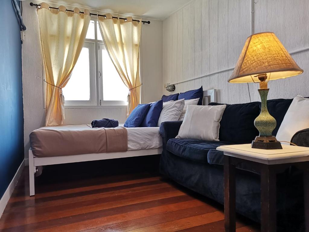 Семейный (Семейный люкс с балконом), Siam Journey Guesthouse