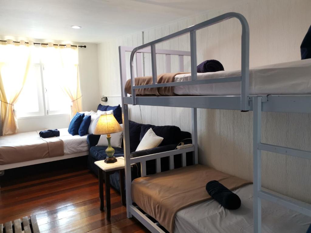 Семейный (Семейный люкс с балконом), Siam Journey Guesthouse
