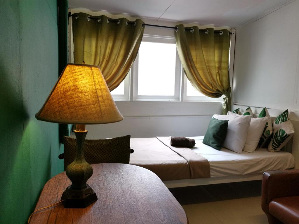 Трехместный (Трехместный номер с общей ванной комнатой), Siam Journey Guesthouse