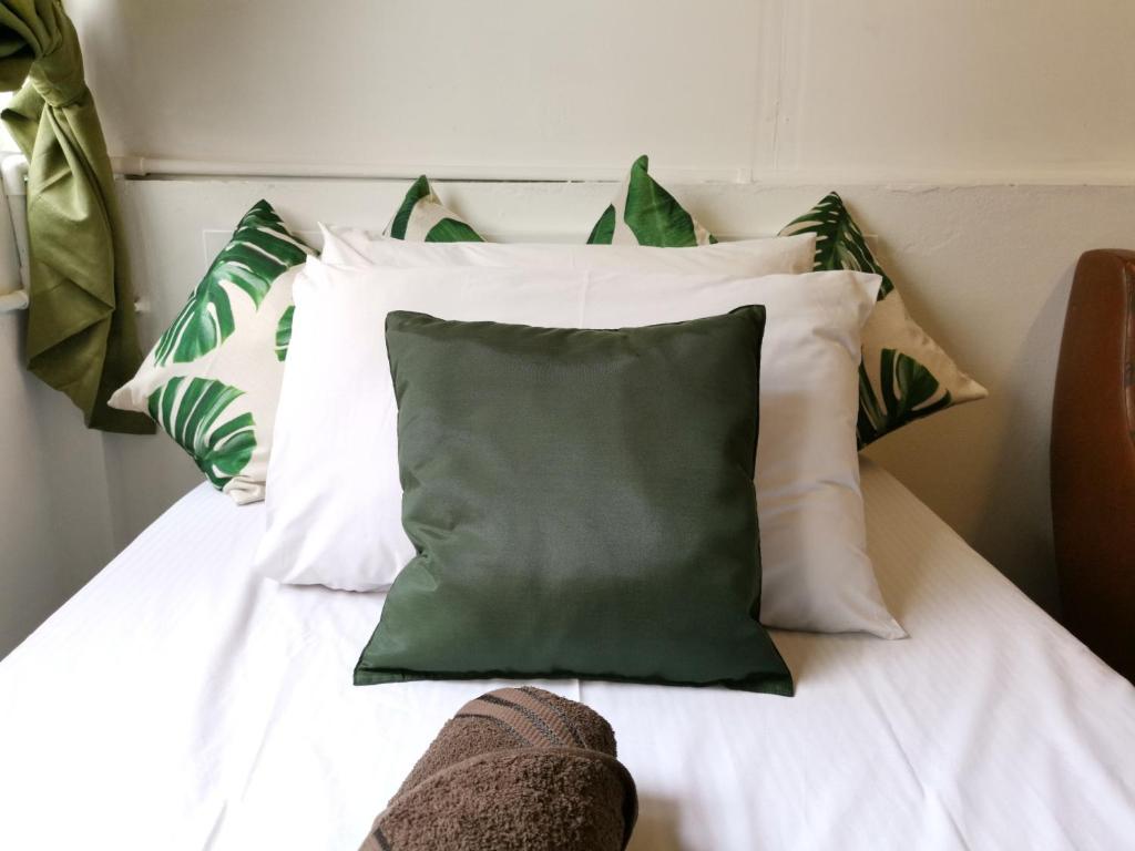 Трехместный (Трехместный номер с общей ванной комнатой), Siam Journey Guesthouse