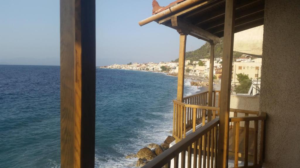 Traditional house by the sea photo 4