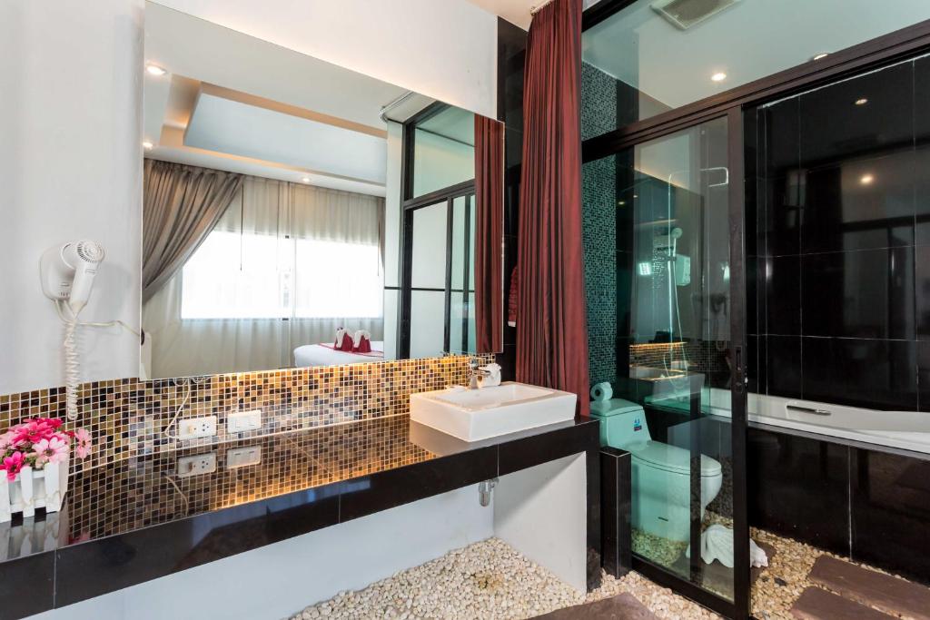 Сьюит (Полулюкс), Отель PJ Patong Resortel