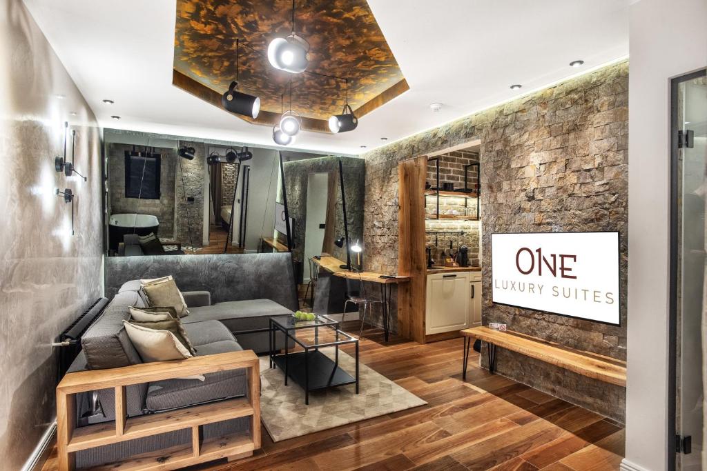 Апартаменты (Апартаменты с 1 спальней и гидромассажной ванной), One Luxury Suites